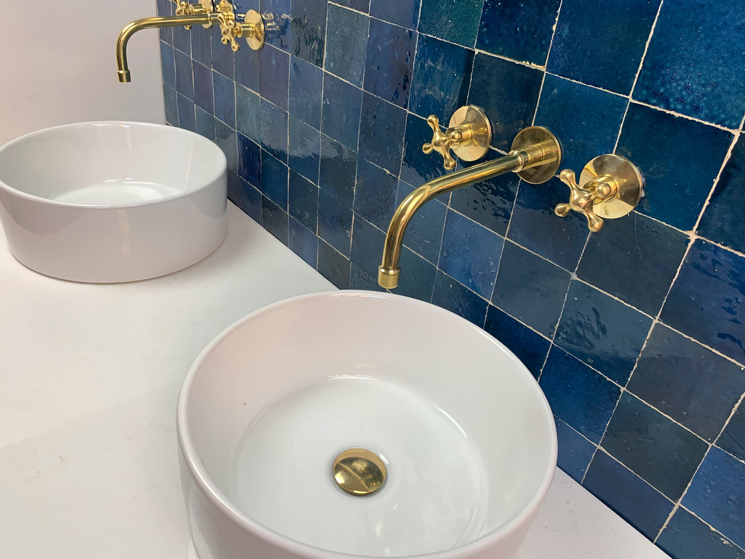 HANDCRAFTED ANTIQUE BRASS WALL MOUNTED FAUCET - Triazadesigns
