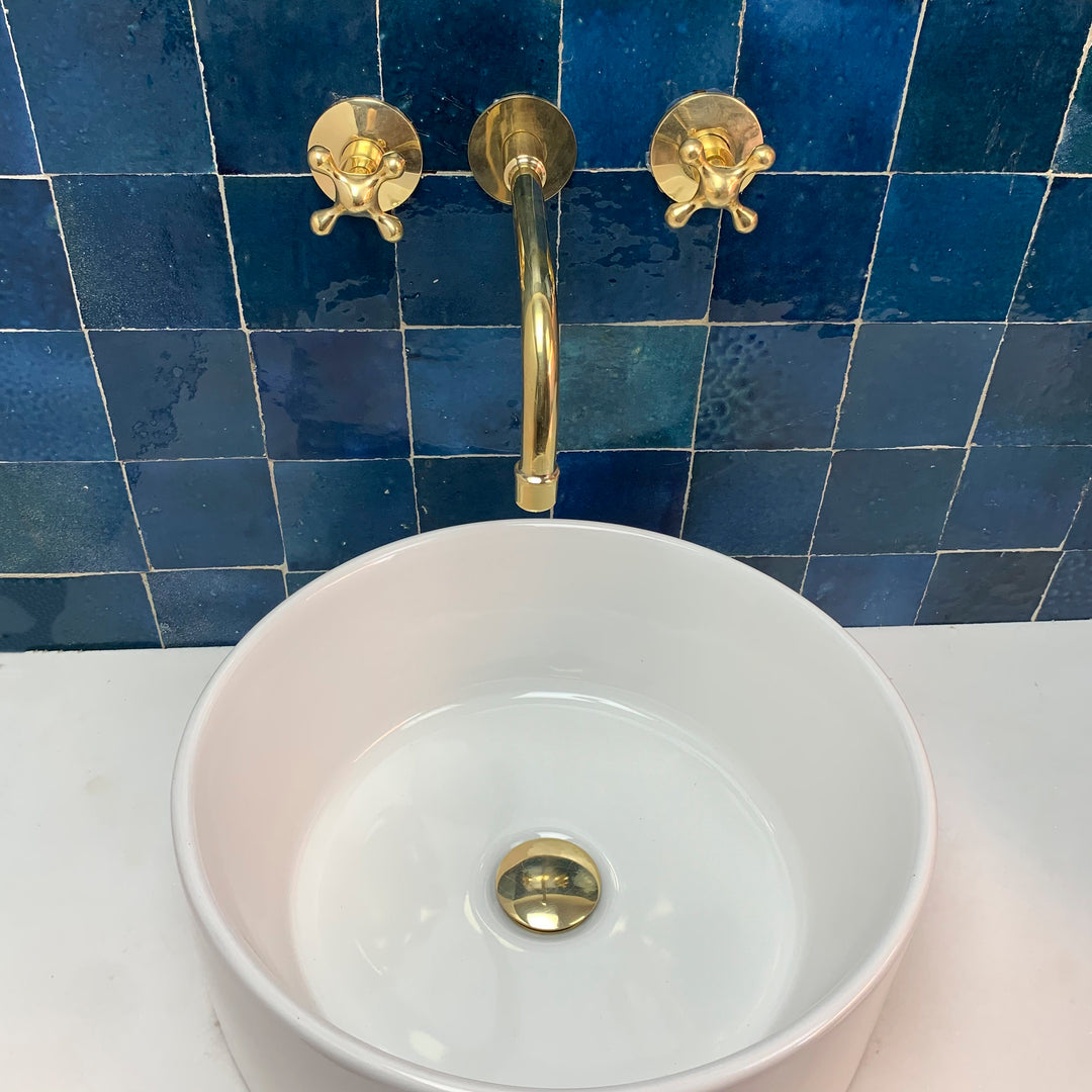 HANDCRAFTED ANTIQUE BRASS WALL MOUNTED FAUCET - Triazadesigns