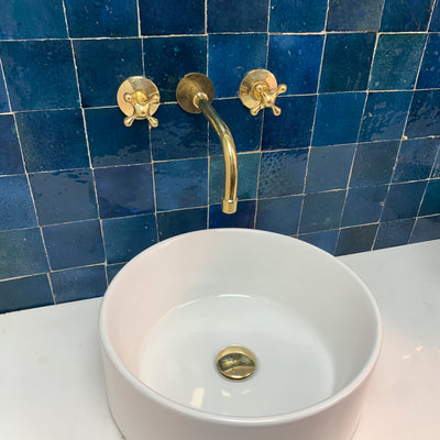 HANDCRAFTED ANTIQUE BRASS WALL MOUNTED FAUCET - Triazadesigns