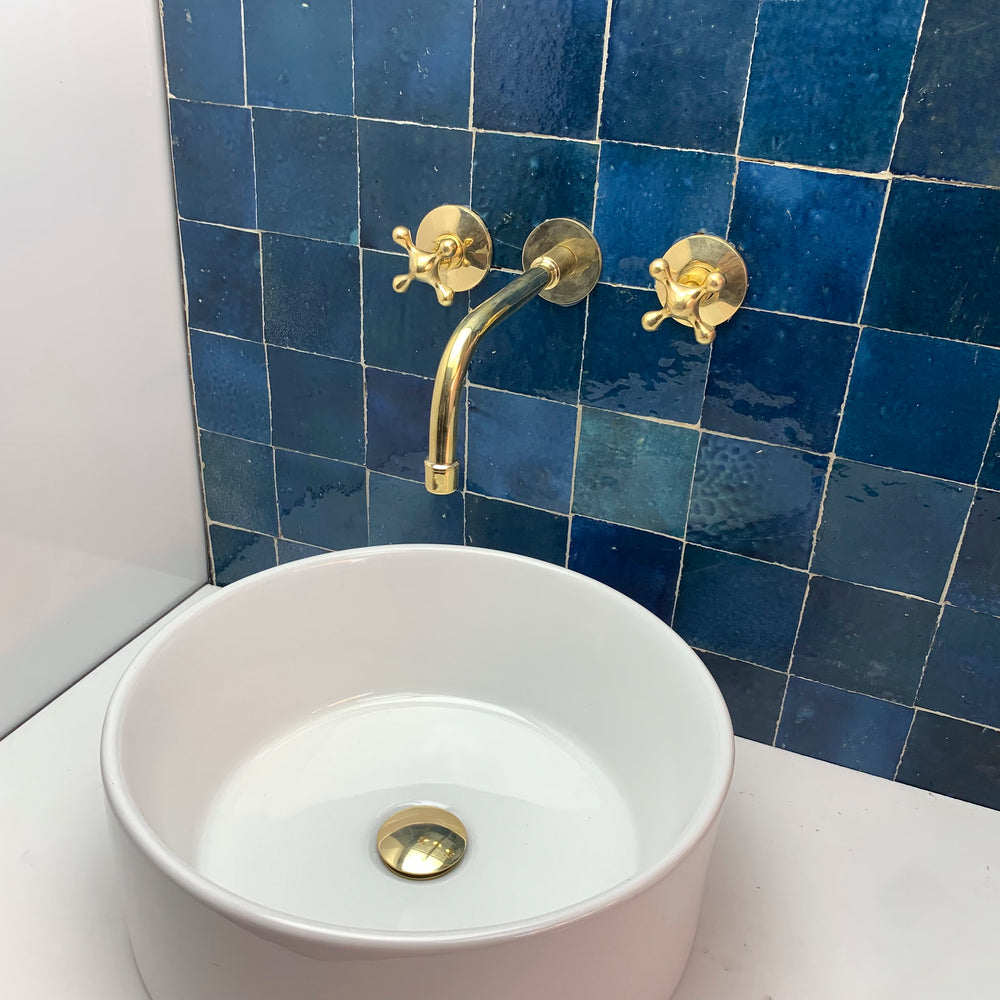 HANDCRAFTED ANTIQUE BRASS WALL MOUNTED FAUCET - Triazadesigns