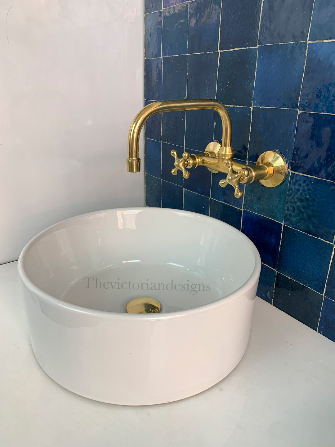 WALL MOUNTED UNLACQUERED BRASS FAUCET - Triazadesigns