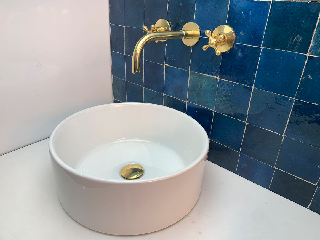 ANTIQUE BRASS WALL MOUNTED FAUCET WITH SNAKE MOUTH - Triazadesigns