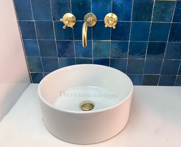 ANTIQUE BRASS WALL MOUNTED FAUCET WITH SNAKE MOUTH - Triazadesigns