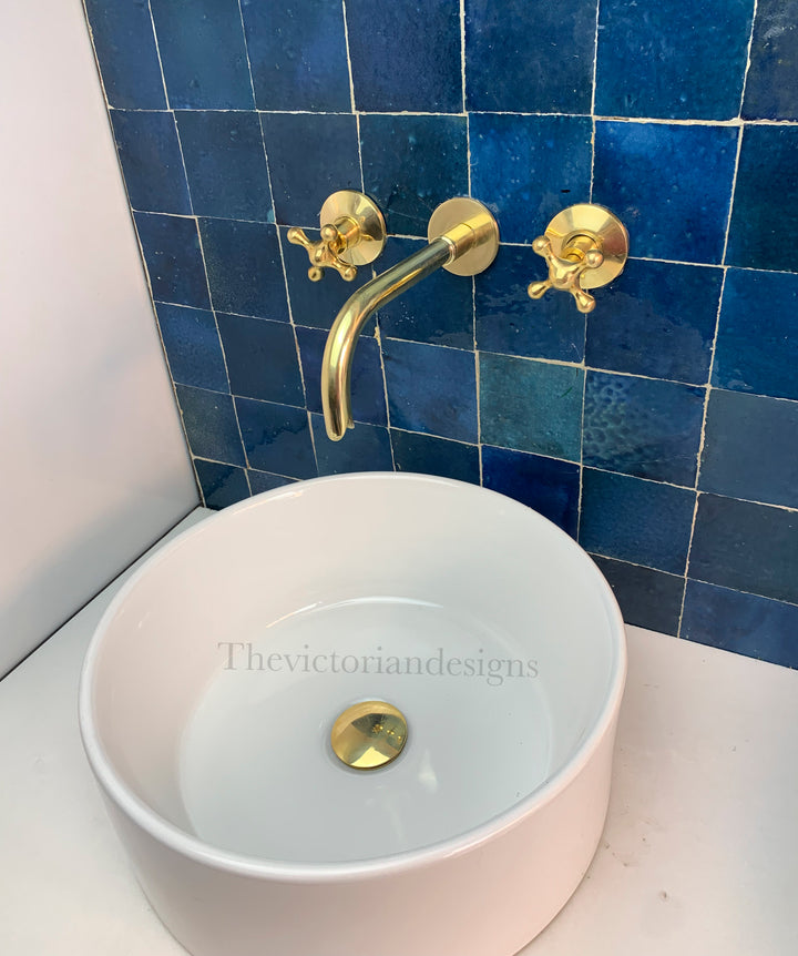 ANTIQUE BRASS WALL MOUNTED FAUCET WITH SNAKE MOUTH - Triazadesigns