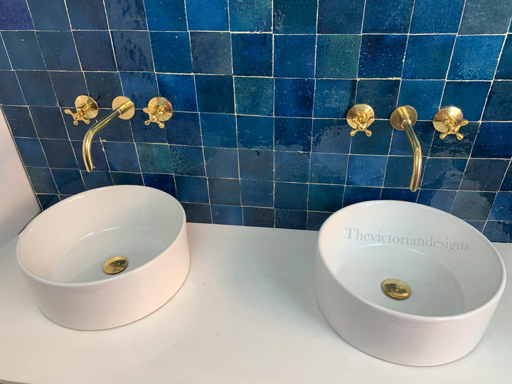 ANTIQUE BRASS WALL MOUNTED FAUCET WITH SNAKE MOUTH - Triazadesigns
