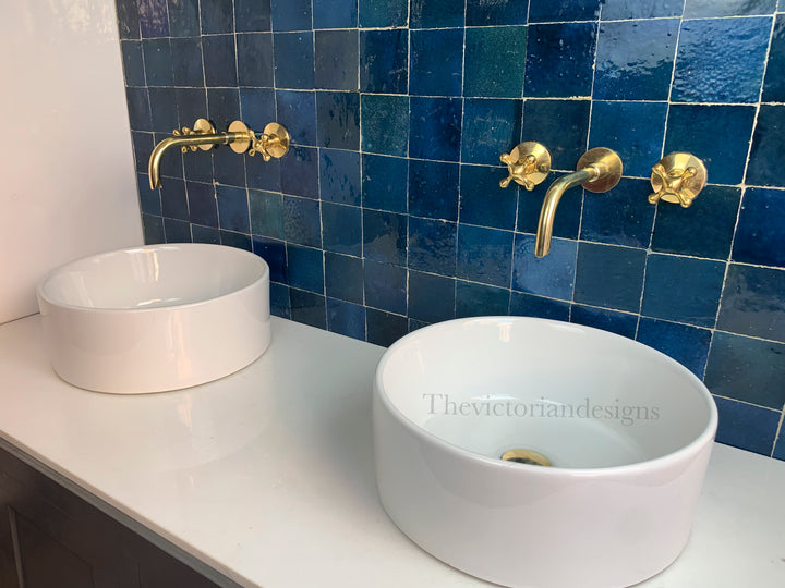 ANTIQUE BRASS WALL MOUNTED FAUCET WITH SNAKE MOUTH - Triazadesigns