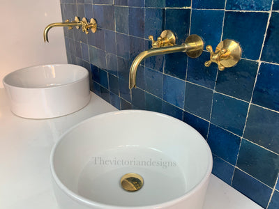ANTIQUE BRASS WALL MOUNTED FAUCET WITH SNAKE MOUTH - Triazadesigns