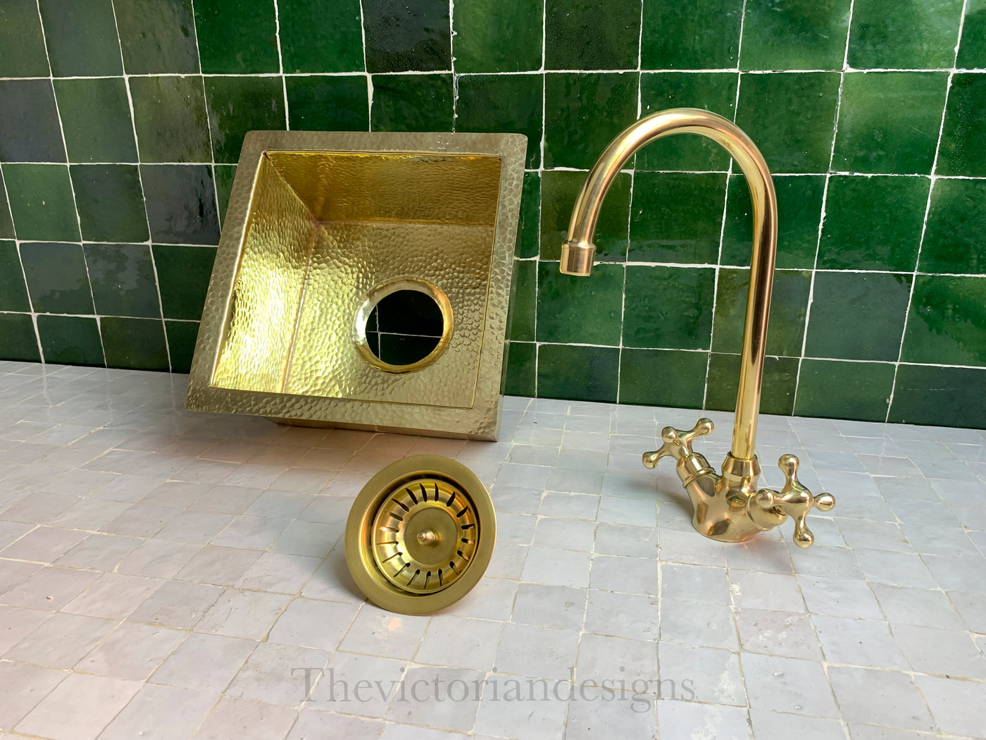 UNLACQUERED BRASS GOOSENECK FAUCET WITH SINK - Triazadesigns