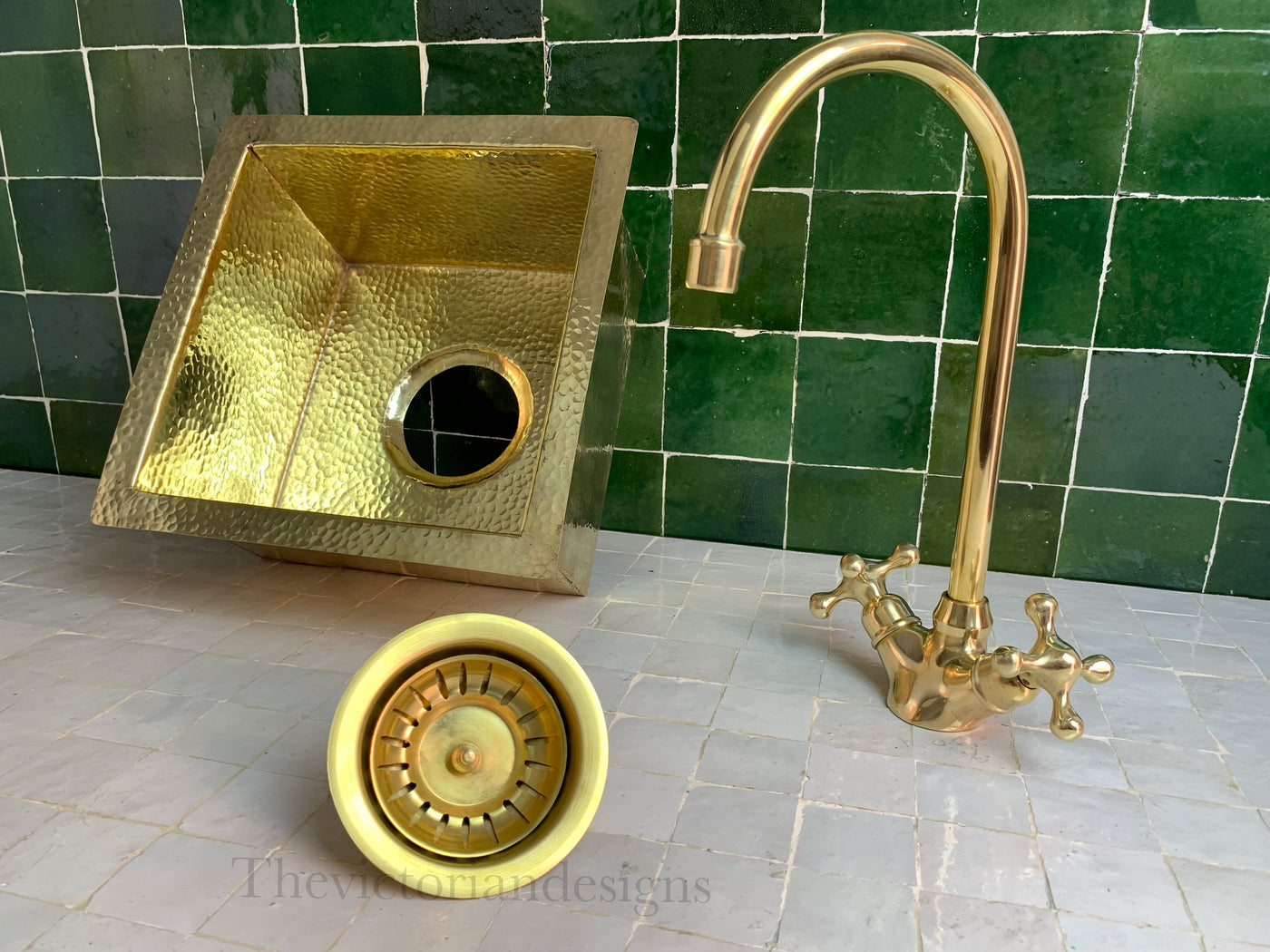 UNLACQUERED BRASS GOOSENECK FAUCET WITH SINK - Triazadesigns