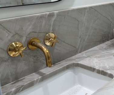 ANTIQUE BRASS WALL MOUNTED FAUCET WITH SNAKE MOUTH - Triazadesigns