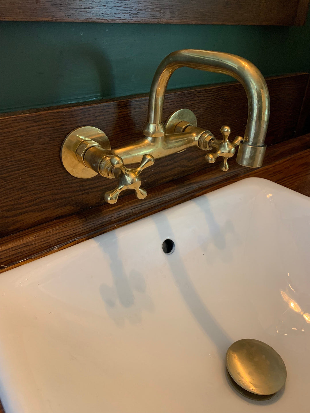 WALL MOUNTED UNLACQUERED BRASS FAUCET - Triazadesigns